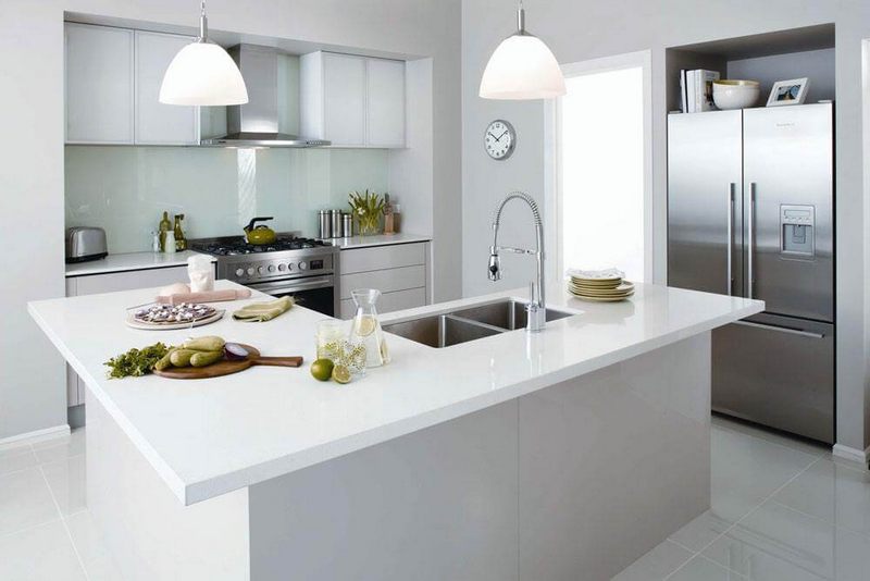 Sự kết hợp hài hòa giữa đá trắng Hàn Quốc và chất chống thấm giúp tạo nên những thiết kế phòng bếp độc đáo, cùng vừa đơn giản, vừa hiện đại.